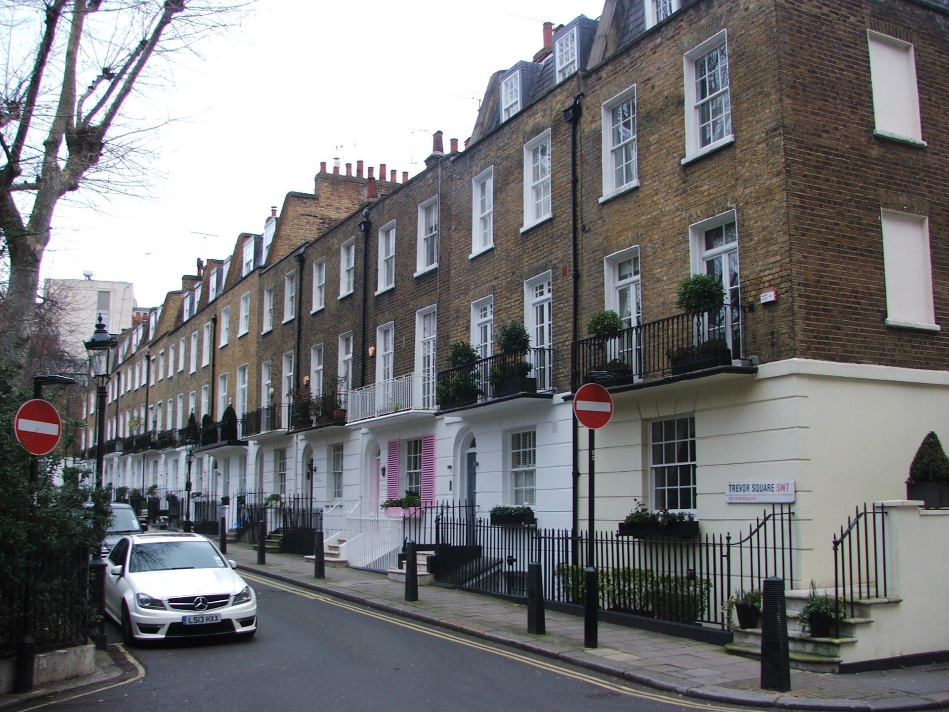 Trevor Square Knightsbridge geograph 4338316