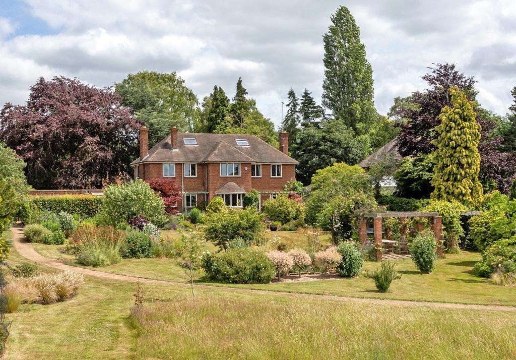 Golf Lane Church Brampton Northampton 02 1