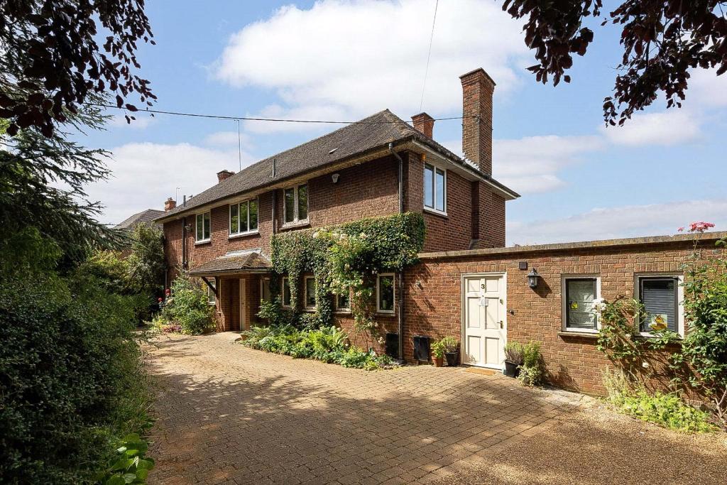 Golf Lane Church Brampton Northampton 04 1